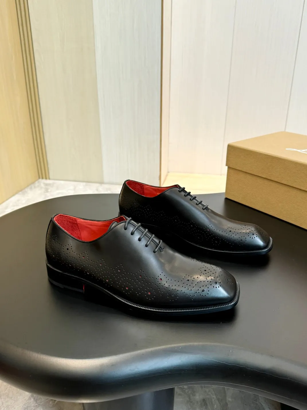 [CL red-soled shoes] Top P: 1020💰 Size 39-44 (⚠️38.45.46 custom-made, non-refundable and non-exchangeable) 🆑High-end men’s business formal leather shoes, original and genuine top-quality goods ••✅💯 Top-quality original order purchasing agent! Original imported patterned cowhide ➕Imported cowhide lining ➕Cowhide feet ➕Original leather outsole~🉑️Feel free to compare the authentic ones!